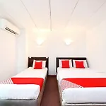 Oyo 699 Plaza Hotel
