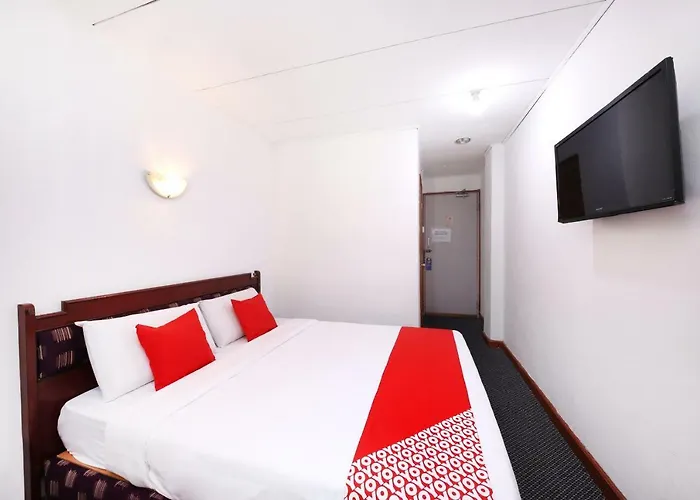 Oyo 699 Plaza Hotel