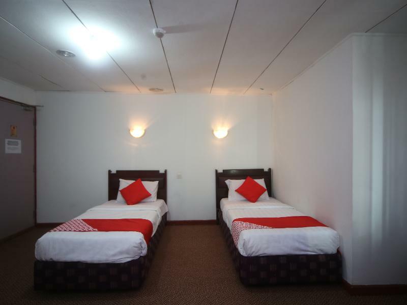 Oyo 699 Plaza Hotel